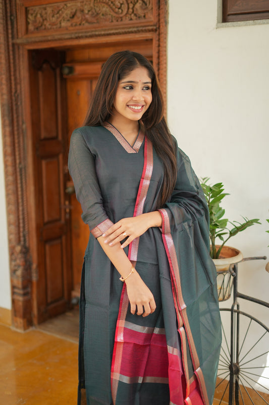 Mridula - Dark Green Maheshwari Silk 3 Pcs Set