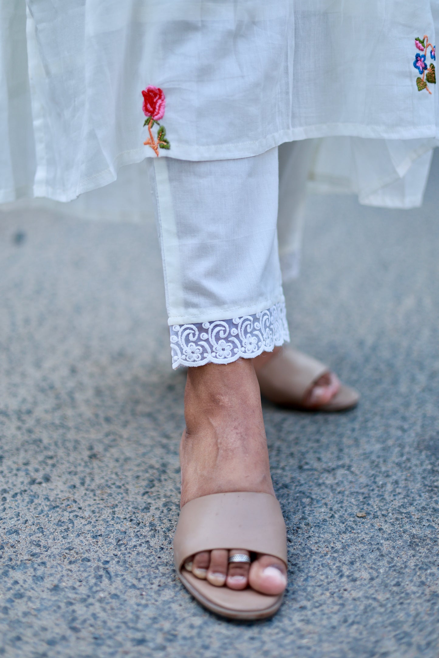 Sara - White Floral 2pcs Kurta Set