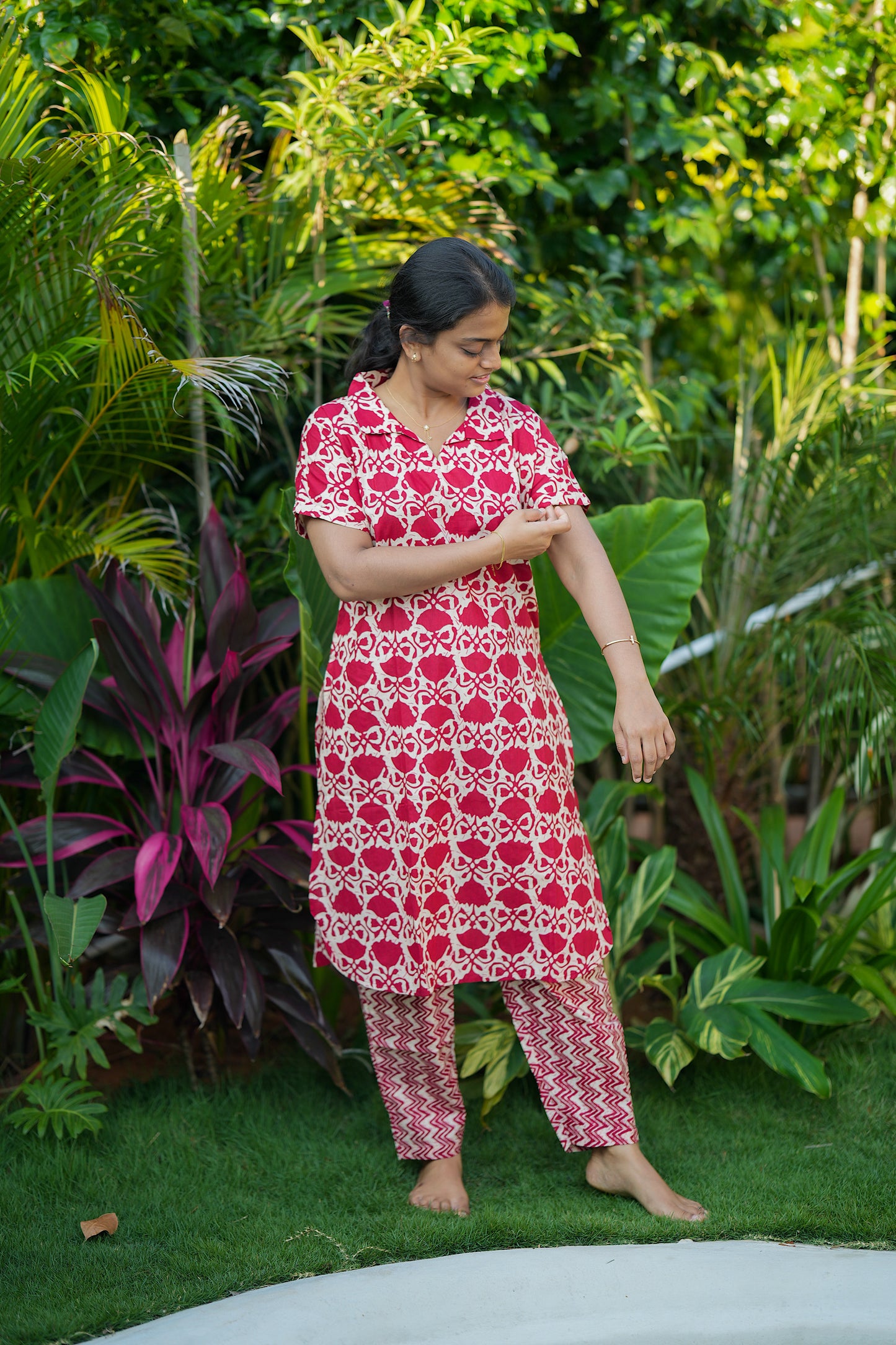 Comfortable printed nightwear set for women with short sleeves.