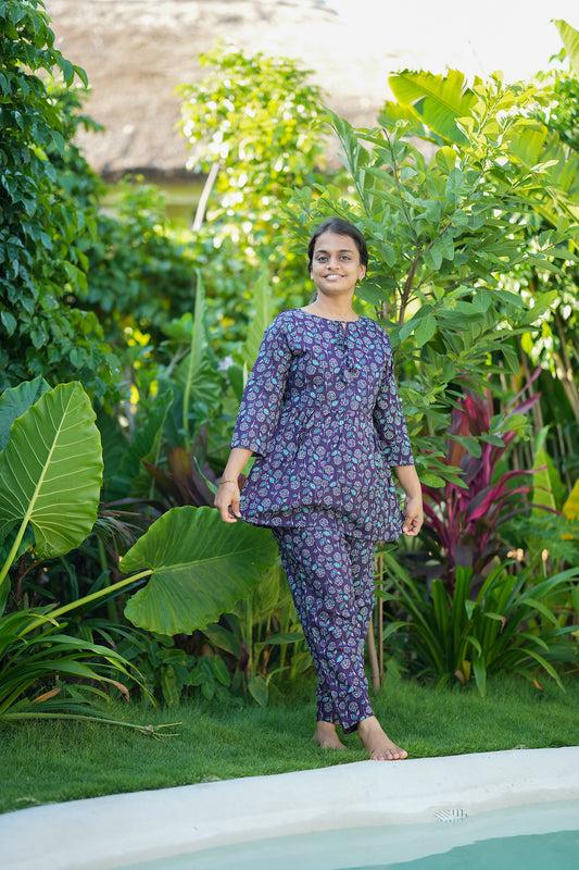 Comfortable cotton loungewear set with a gathered peplum waist and three-quarter sleeves.