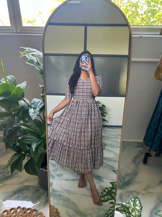 Kayal - White Zigzag Midi Nighty