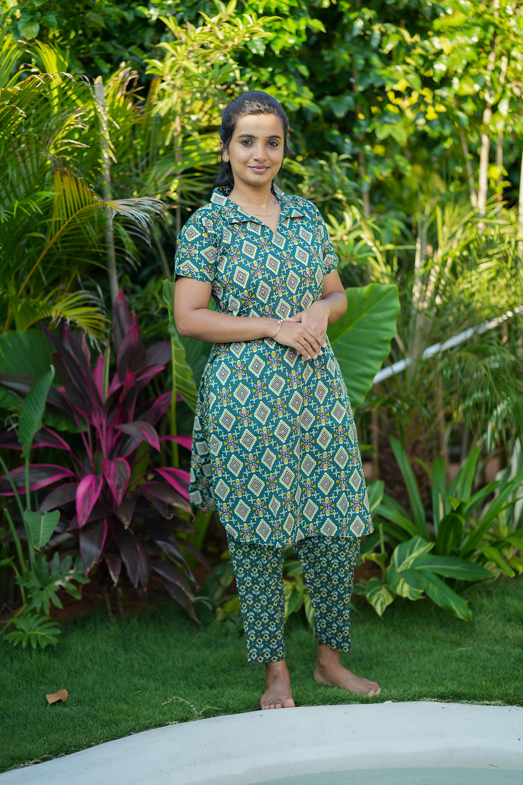 Krithi ladies cotton night suit in teal with geometric print