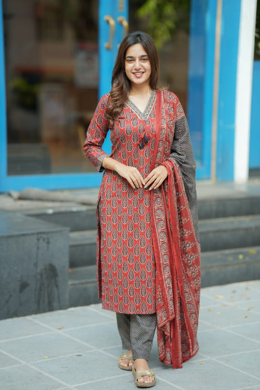Janu - 3 Pcs Kurta Set