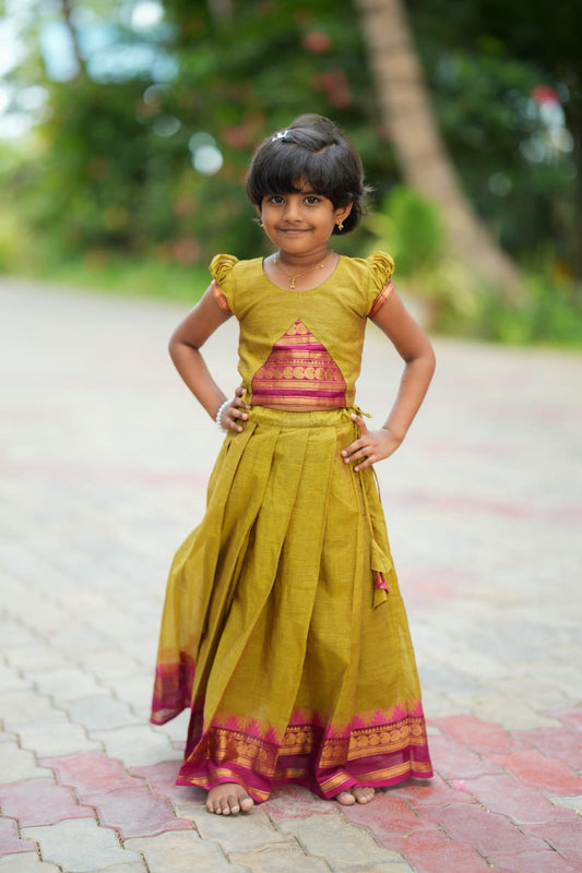 Ilavarasi - Pattu Pavadai Set
