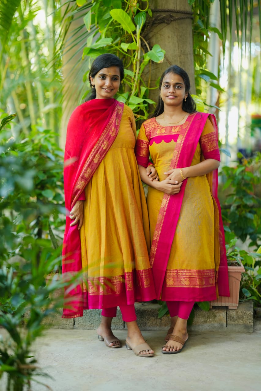 Sennila - Kurta with Pleated Dupatta
