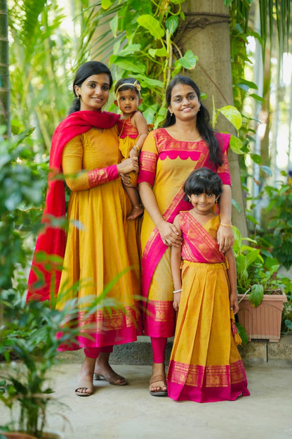 Sennila - Kurta with Pleated Dupatta