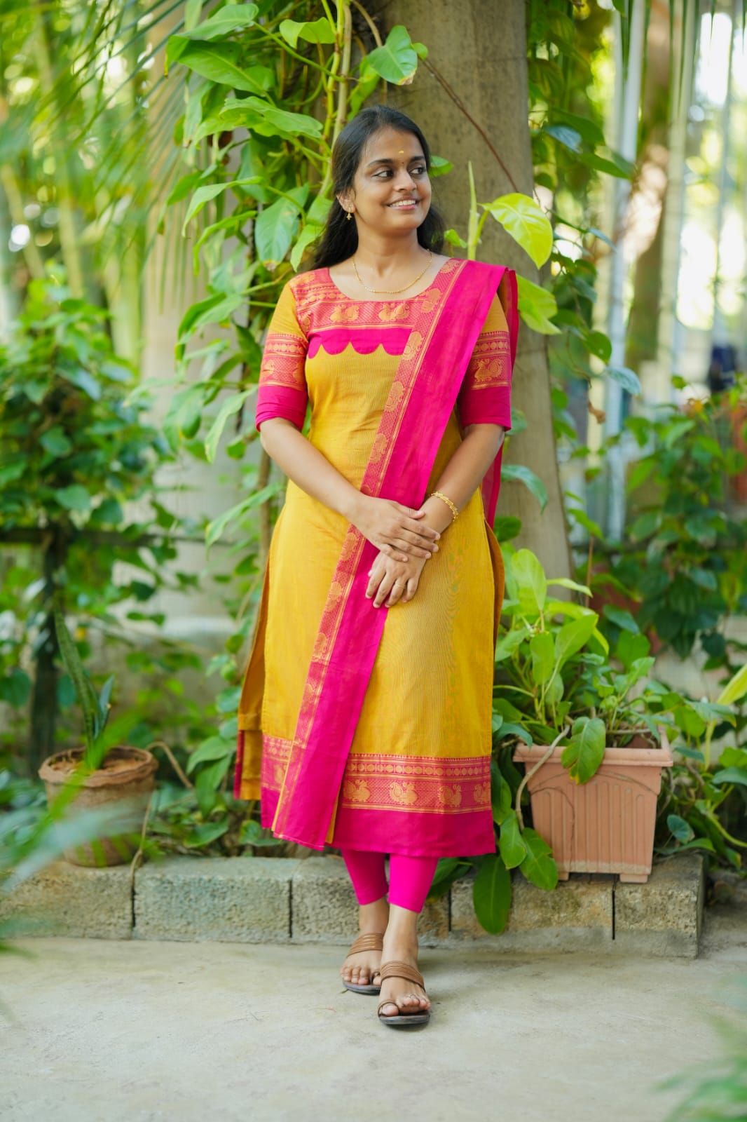 Sennila - Kurta with Pleated Dupatta