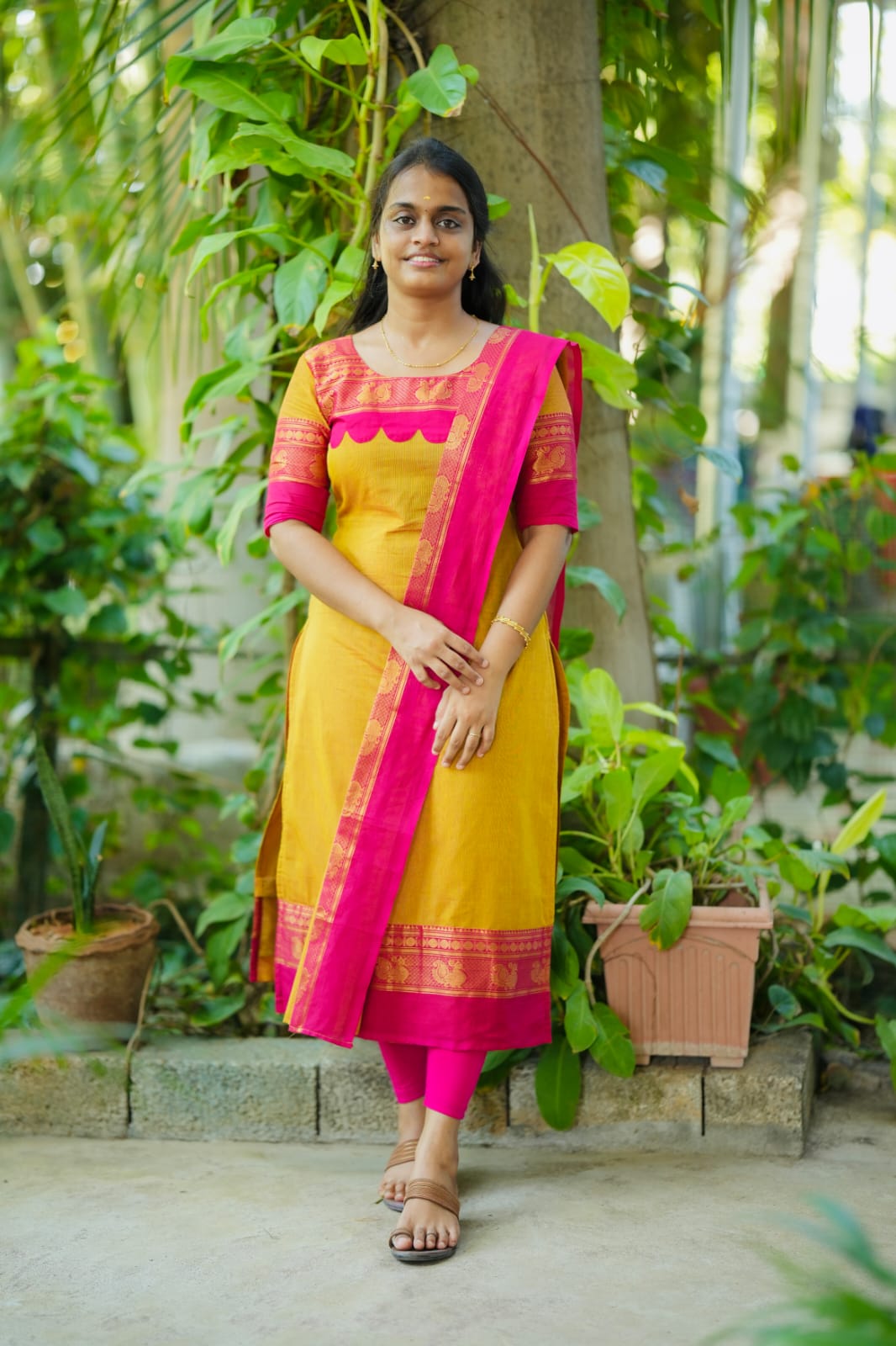 Sennila - Kurta with Pleated Dupatta