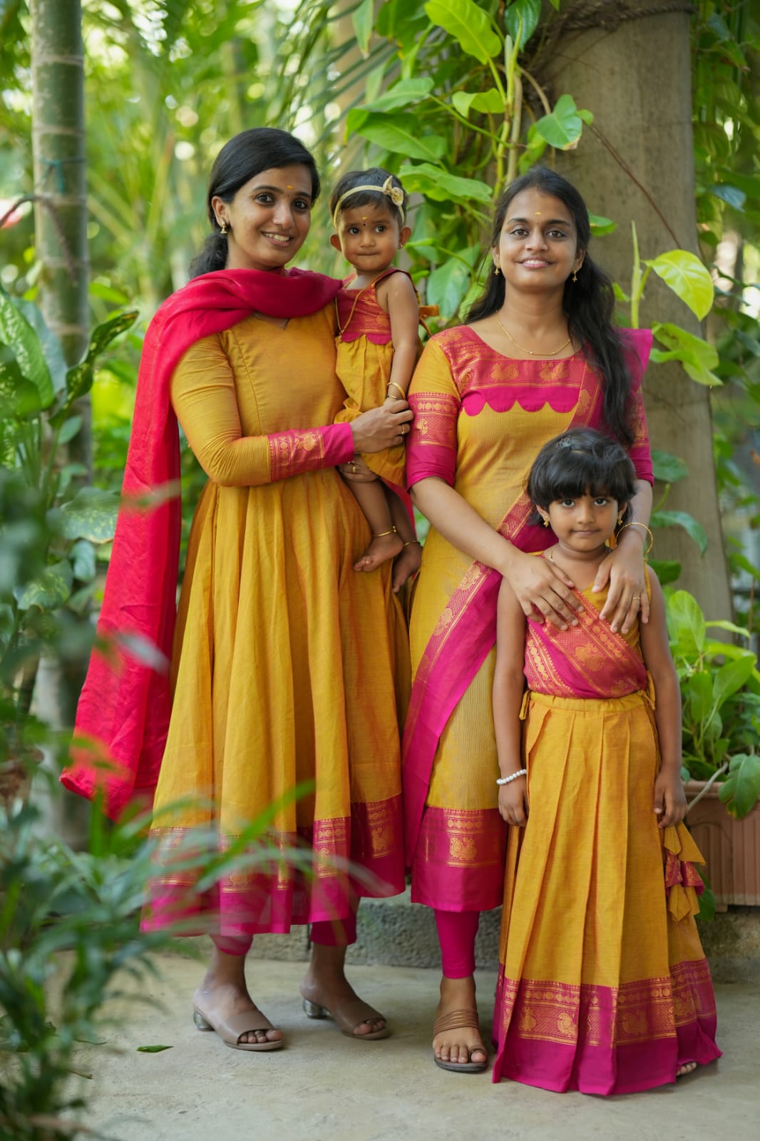 Sennila - Kurta with Pleated Dupatta