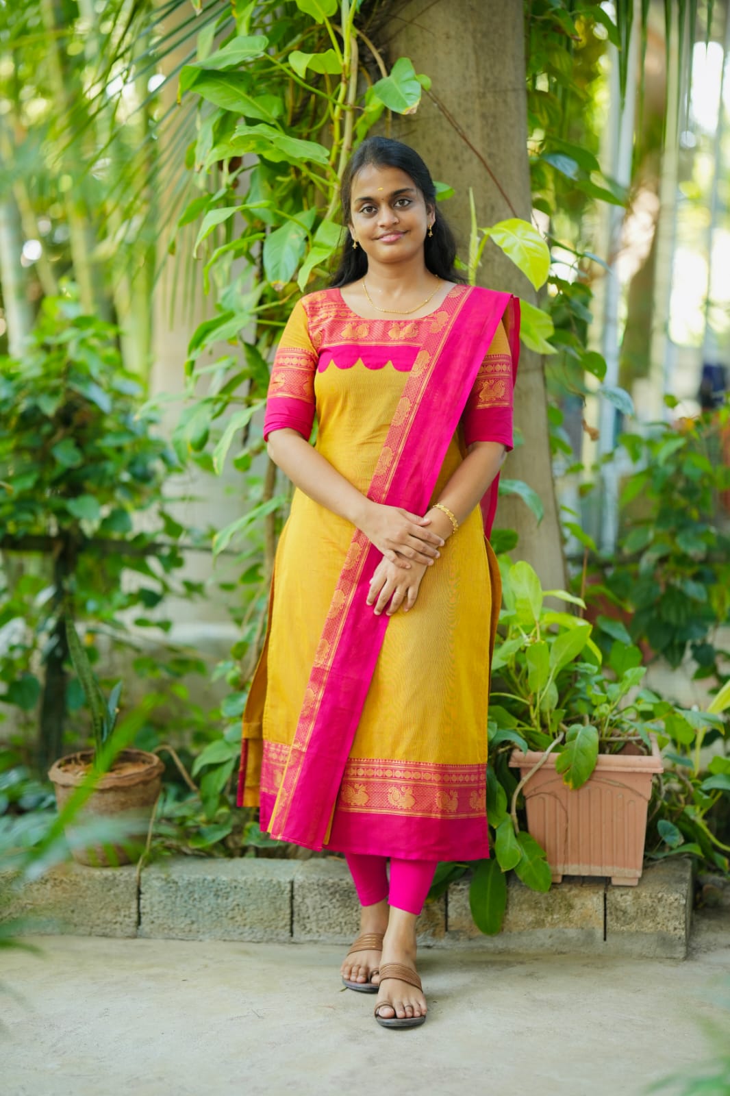 Sennila - Kurta with Pleated Dupatta