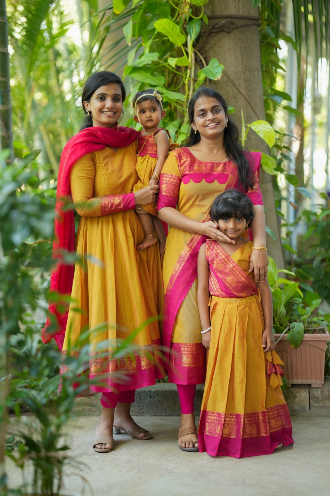 Sennila - Kurta with Pleated Dupatta
