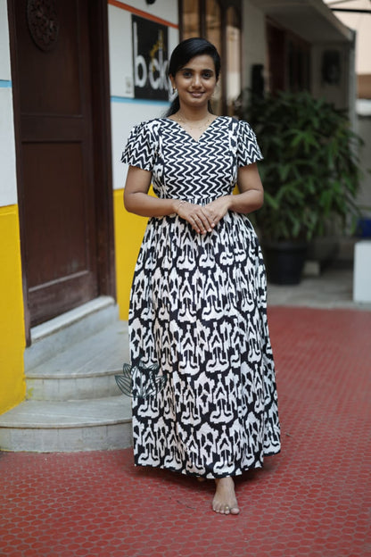 Mullai - Black & White Maxi Nighty