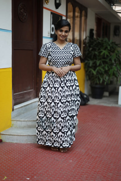 Mullai - Black & White Maxi Nighty