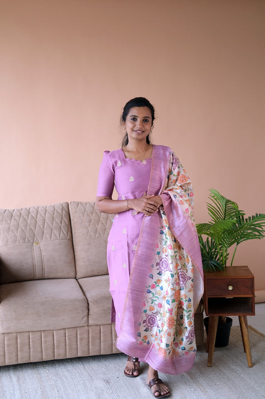 Onion pink raw silk kurta set with dupatta featuring delicate leaf embroidery and a scalloped neckline.