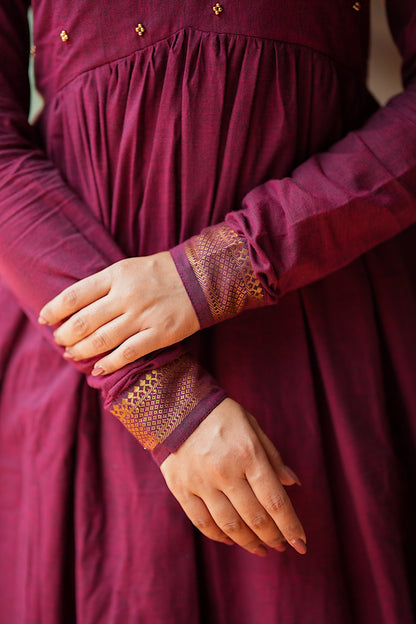 Detailed view of the full sleeves with woven gold zari cuffs on the maroon cotton kurti