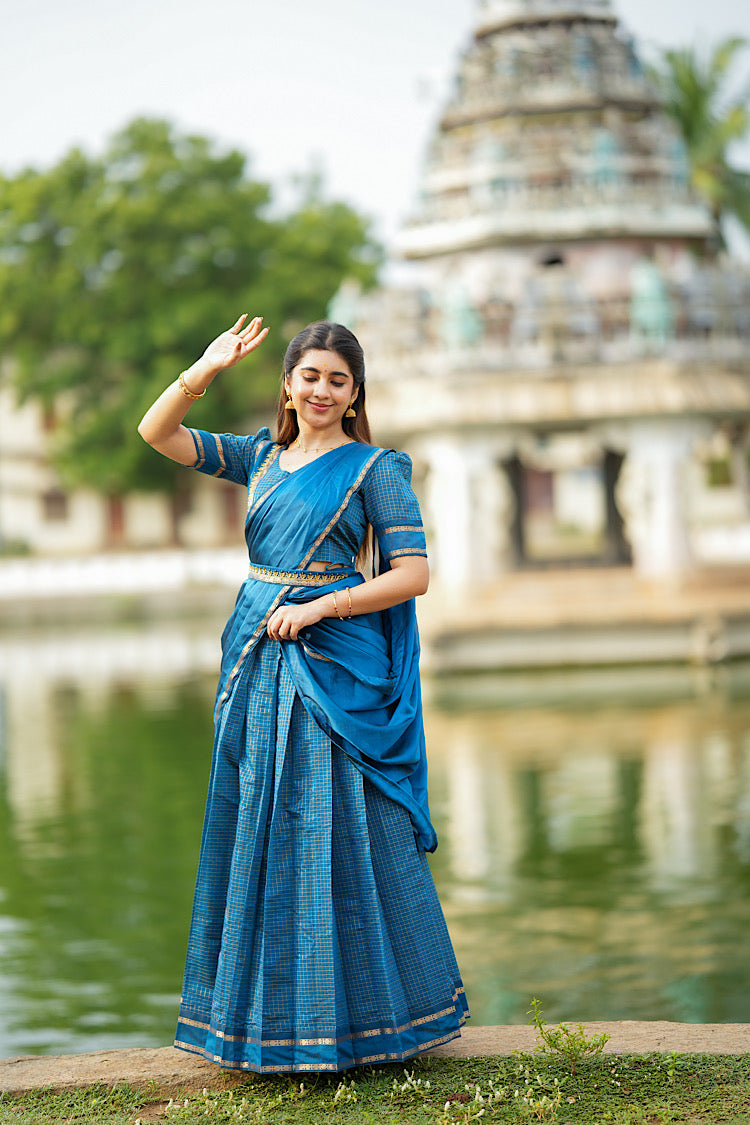Back and side drape of the multiway crop top skirt with dupatta
