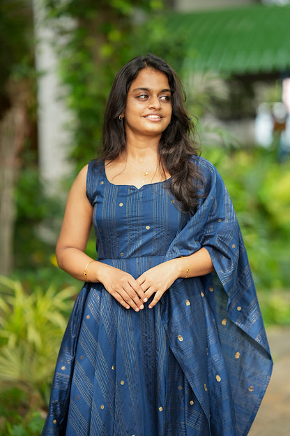 Close up of notched square neckline on sleeveless blue green raw silk anarkali