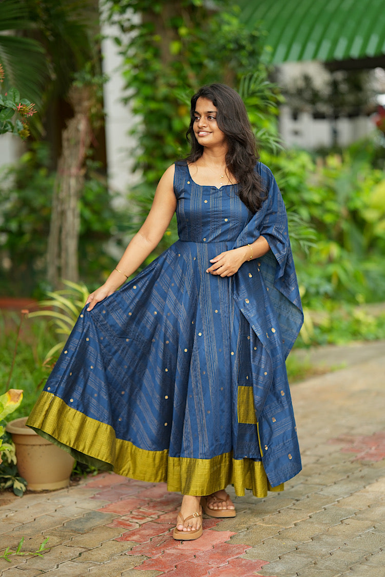 Flared sleeveless raw silk anarkali set with dupatta held to the side