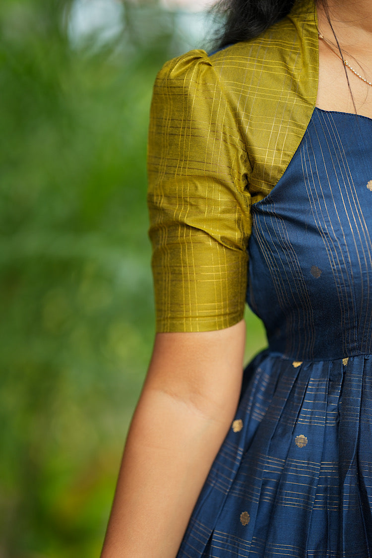 Detail of elbow-length puff sleeve on blue raw silk midi dress