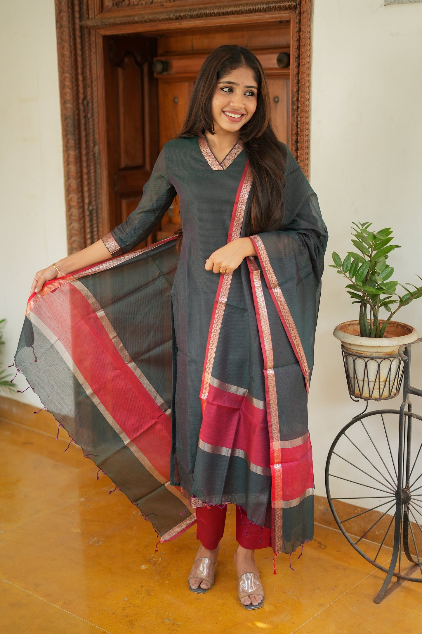 Mridula -  Dark Green Maheshwari Silk 3 Pcs Set