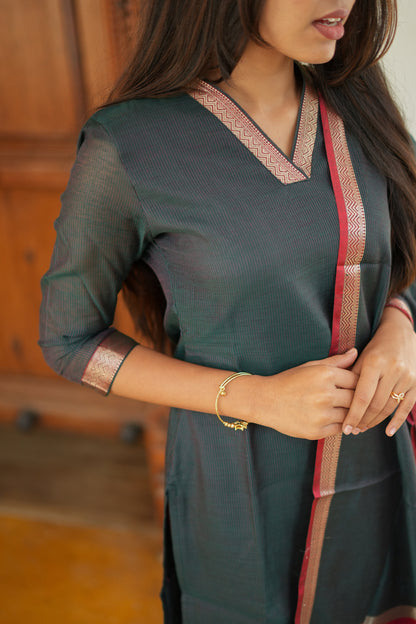 Mridula -  Dark Green Maheshwari Silk 3 Pcs Set