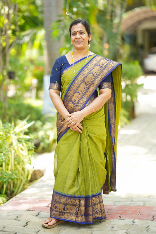 Vedhika - Cotton Saree with Zari Border