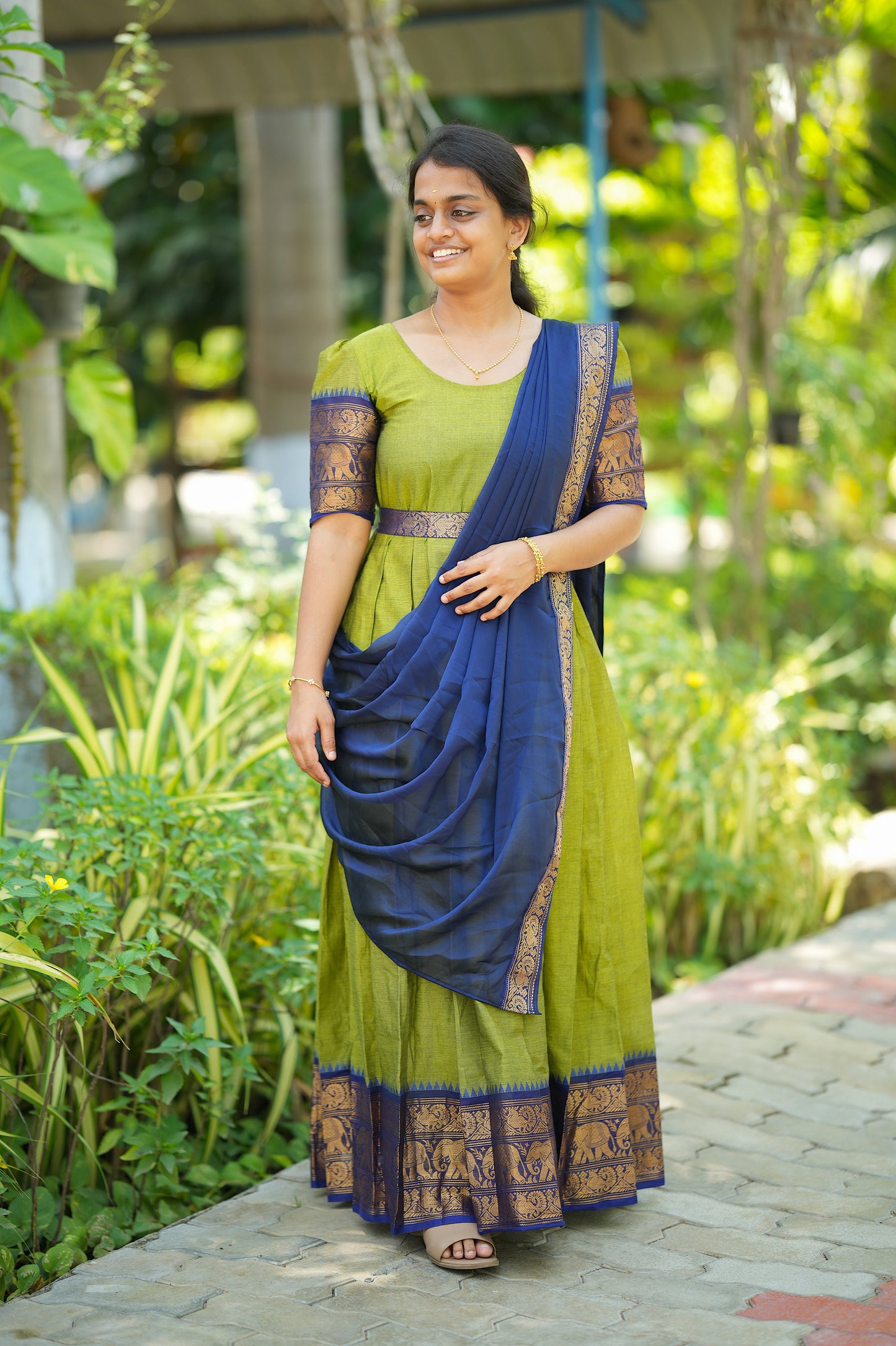 Vedhika - Green Cotton Multiwear Ethnic Set