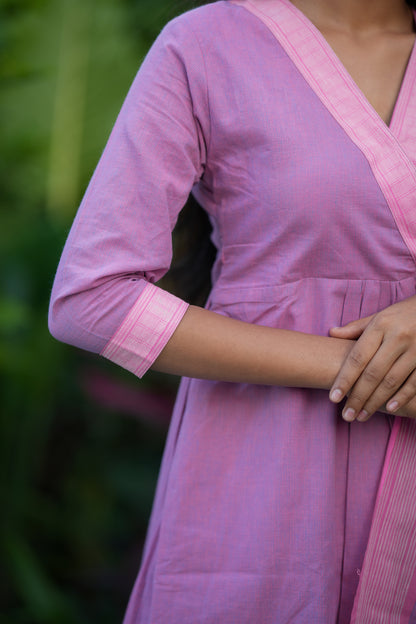 Close-up of the 3/4 sleeve cuff with pink woven border on the lilac cotton kurti.