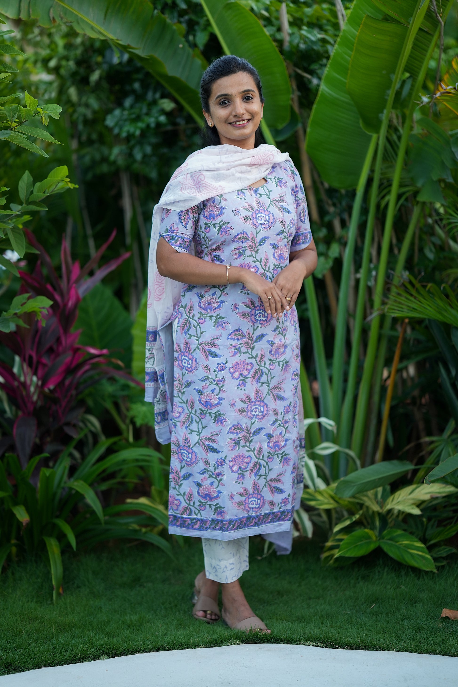 Side view of the lavender cotton kurti set, showing the flow of the straight kurti and dupatta.
