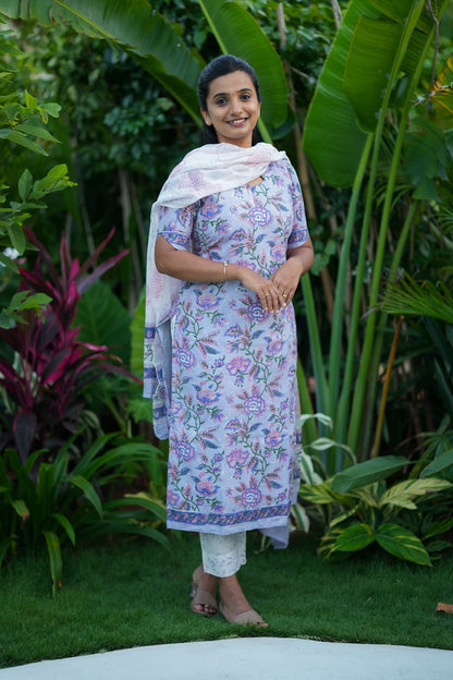 Side view of the lavender cotton kurti set, showing the flow of the straight kurti and dupatta.