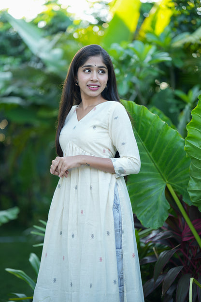 Close-up of the V-neckline and yoke gathers on the Pranika handloom cotton kurti