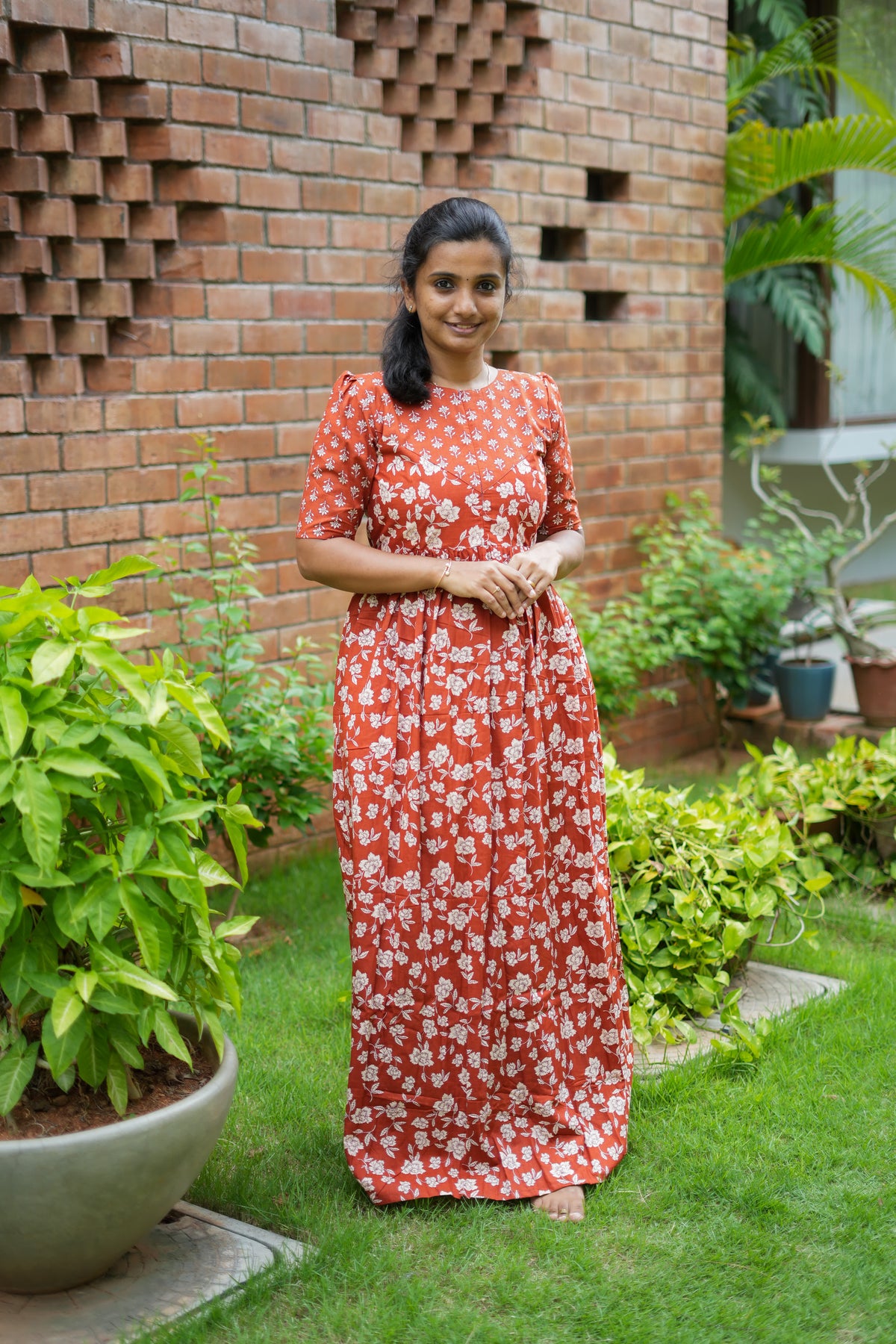 Yamini rust red cotton maxi nighty with white floral print and puff sleeves
