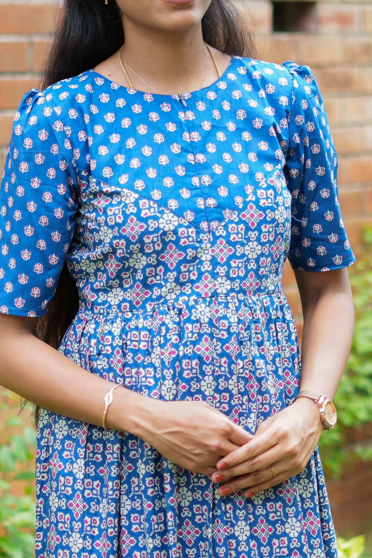 Detailed view of the puff sleeves and printed pattern on the blue cotton maxi nighty