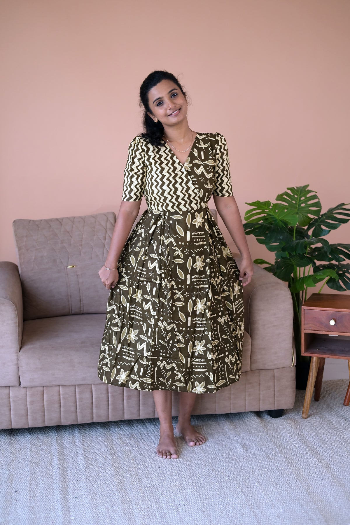 Comfortable zipless nighty in olive green cotton with short sleeves and a relaxed fit.