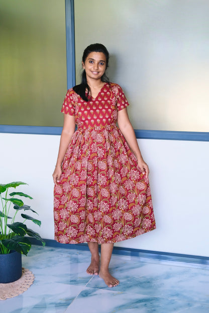 Midi-length ladies cotton nighty in deep red with an all-over floral pattern and a relaxed flared drape.