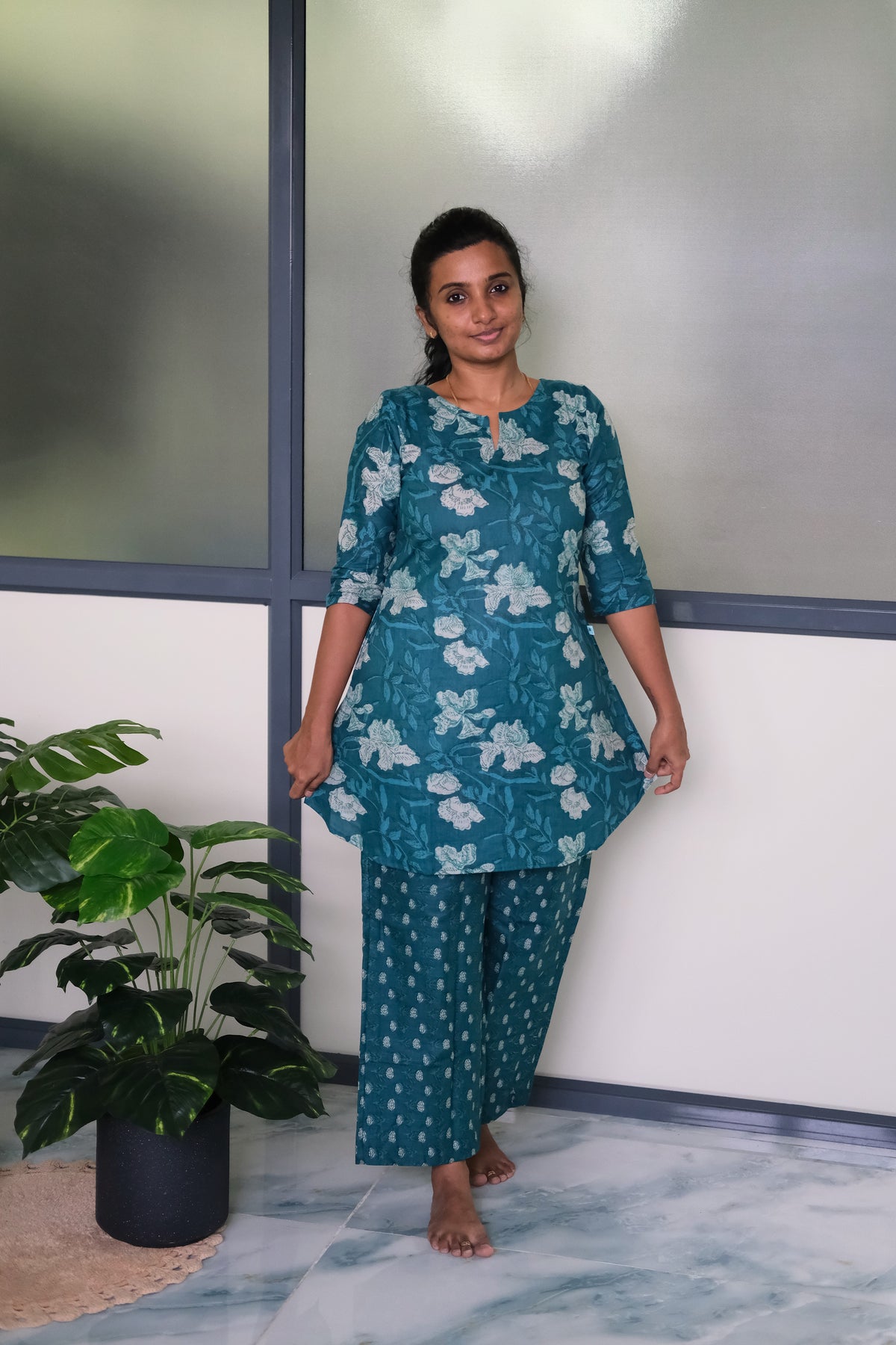 Flared tunic top and straight-cut pants of the Heera cotton night suit for women