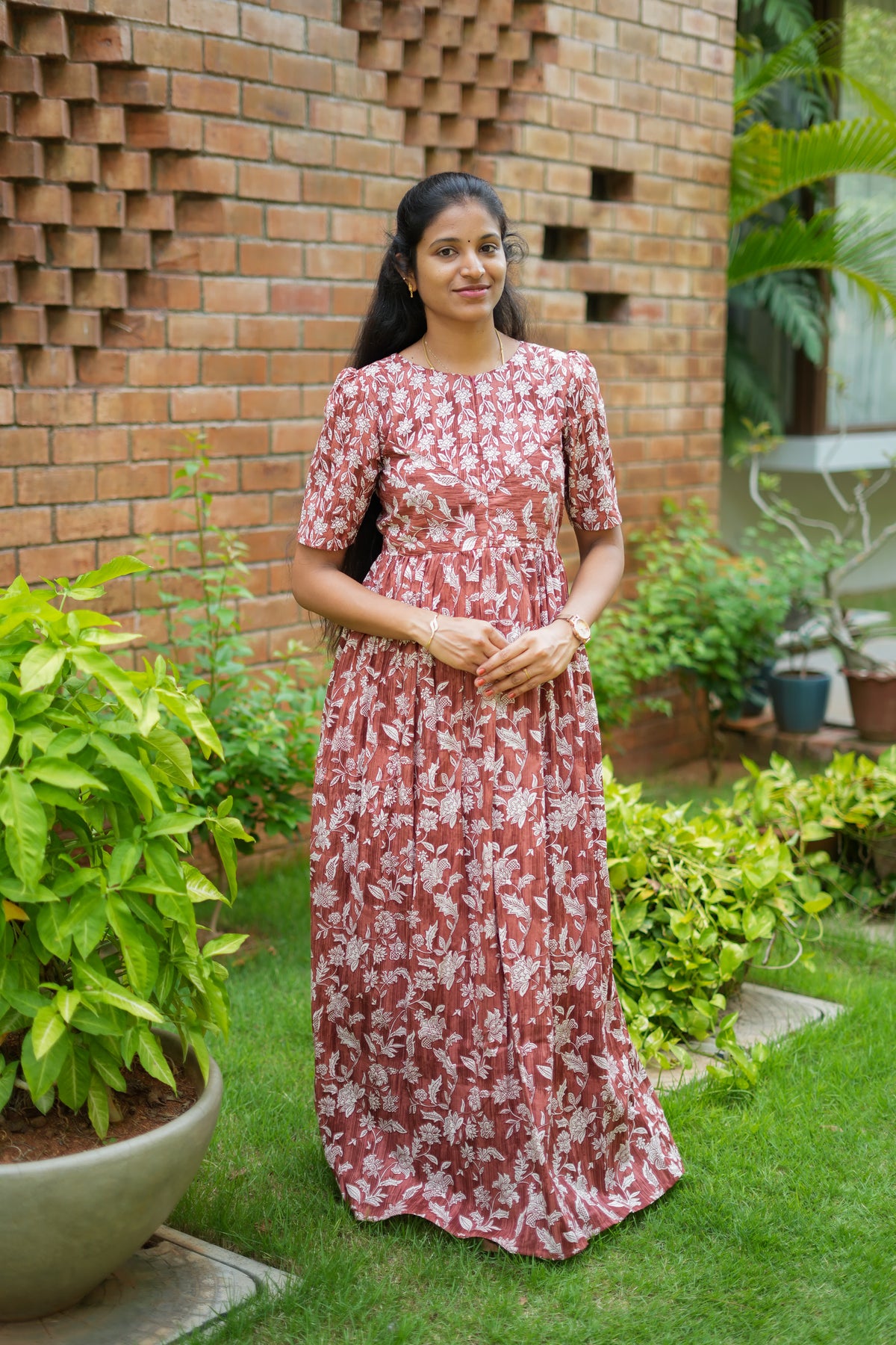 Rust brown cotton maxi nighty with white floral print and short sleeves