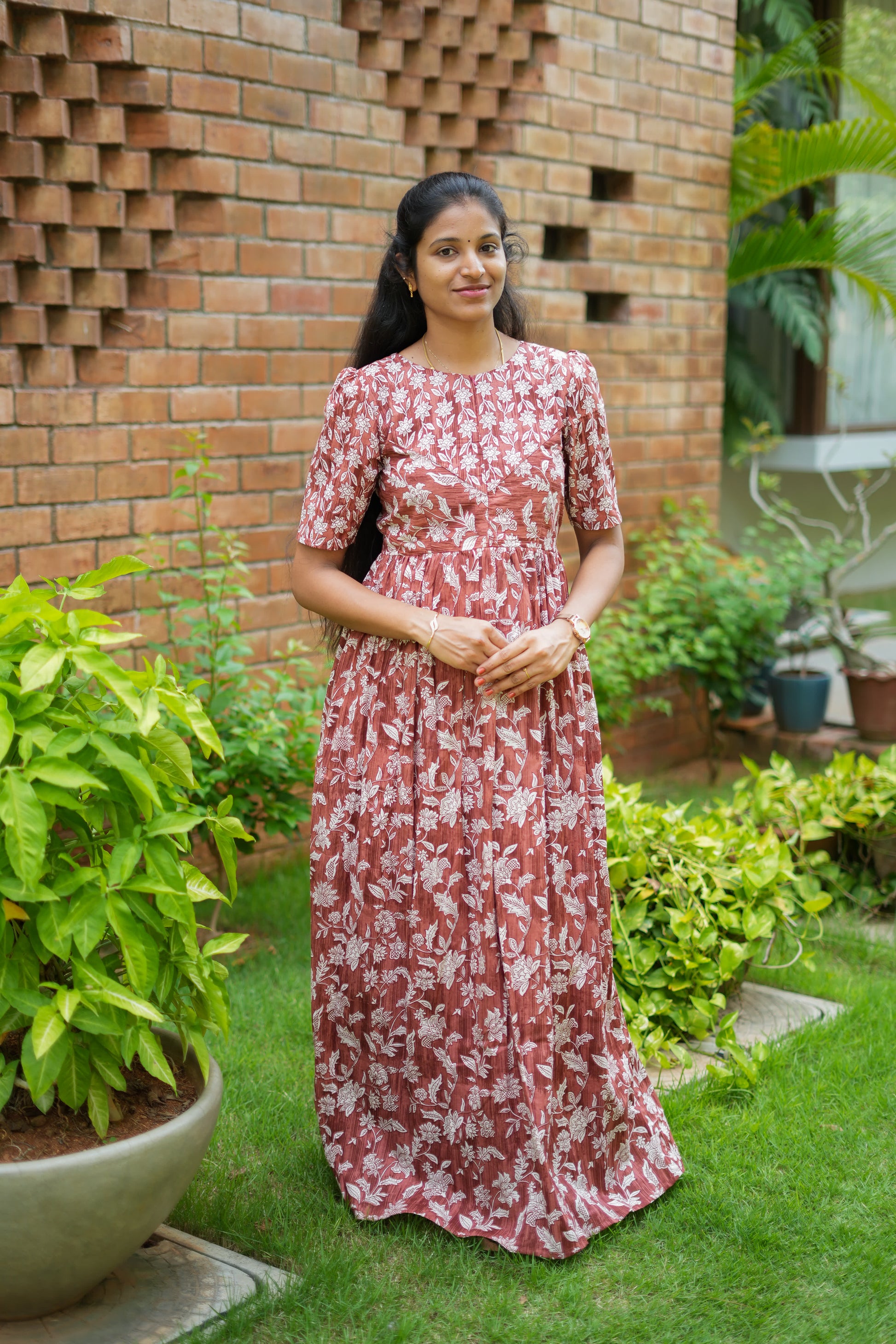 Rust brown cotton maxi nighty with white floral print and short sleeves