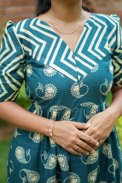 Detailed view of the front zipper and paisley pattern on the cotton maxi nighty