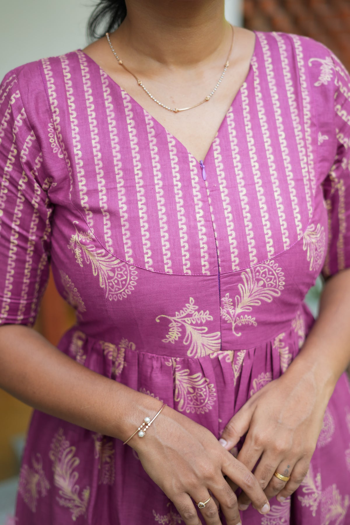 Detail of concealed feeding zip on purple cotton maxi nighty